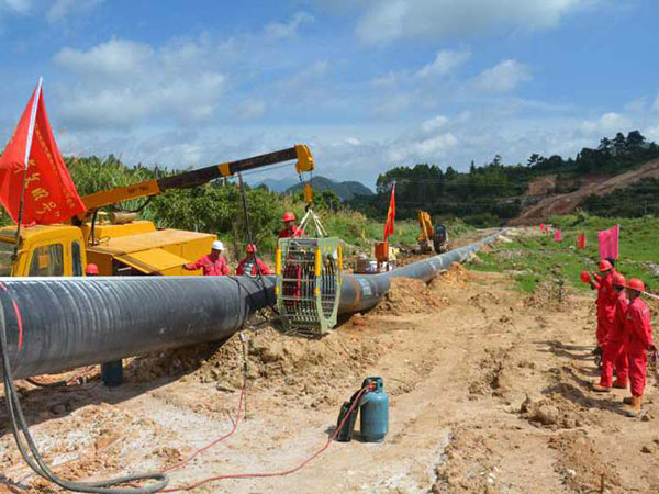 天然气防腐钢管施工现场